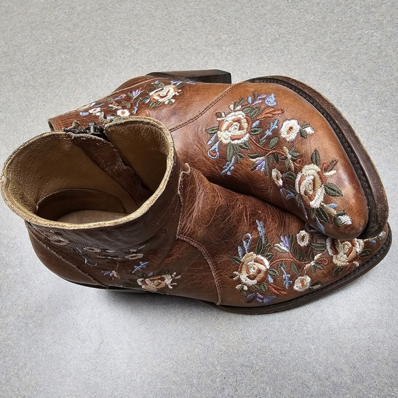 Shyanne Millie Floral Embroidered Booties Round Toe size 6.5 - Picture 11 of 12